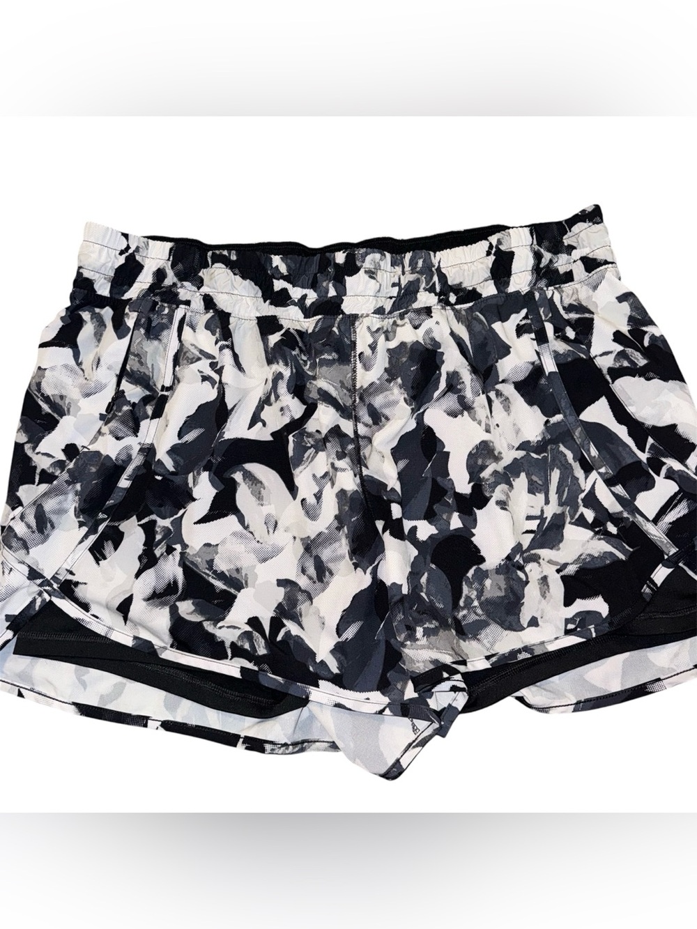 Avia Running Shorts Womens XXXL 22 Black White Floral Abstract Lined Athletic⁠